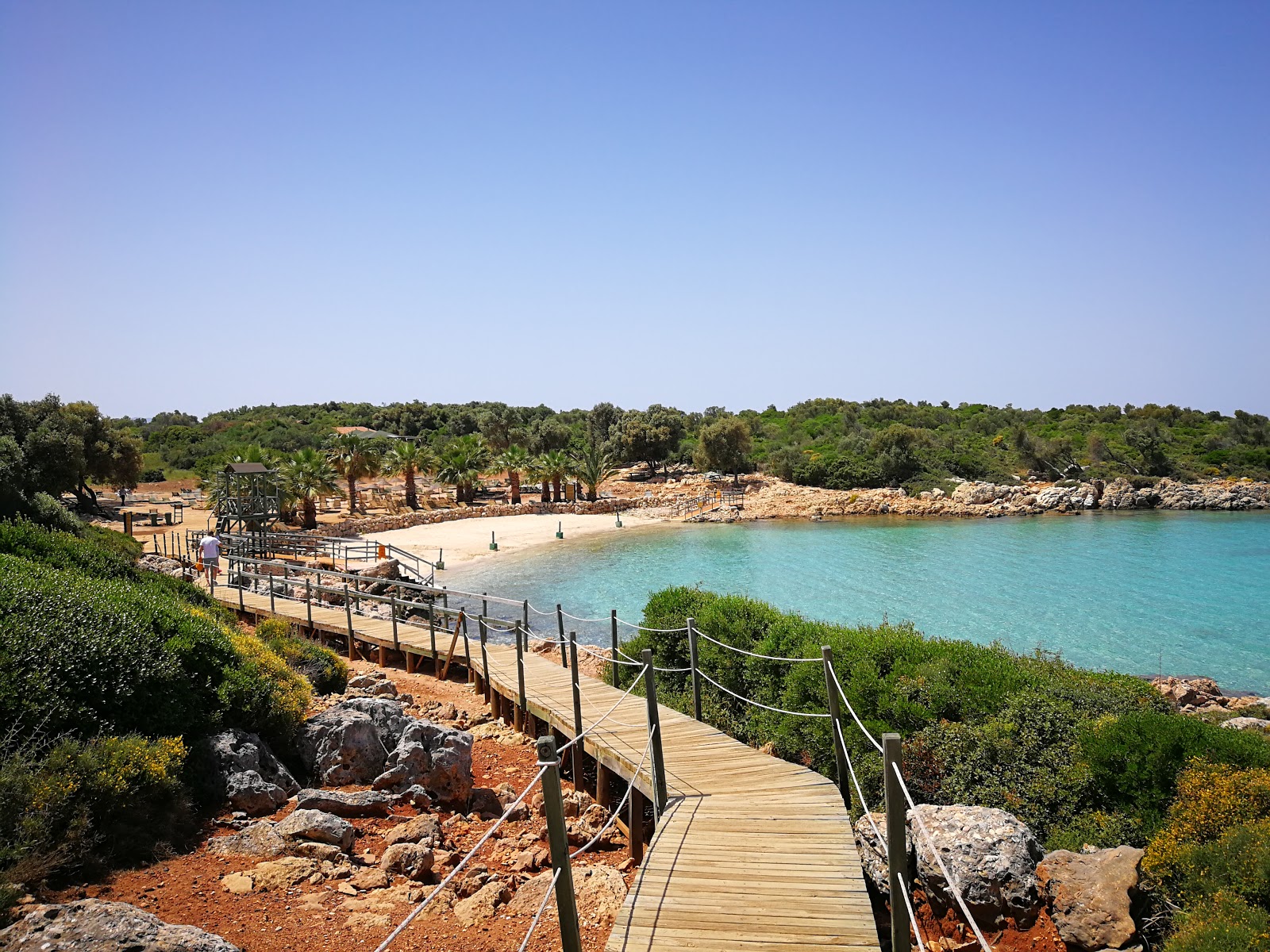 Φωτογραφία του Kleopatra Plajı με μπεζ άμμος επιφάνεια