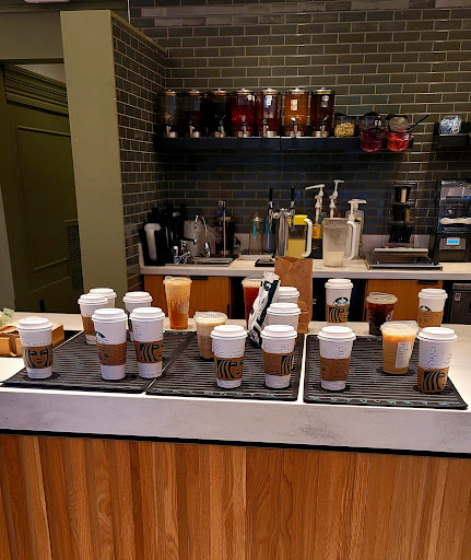 Coffee Shop «Starbucks», reviews and photos, 2450 E Main St, Bexley, OH 43209, USA