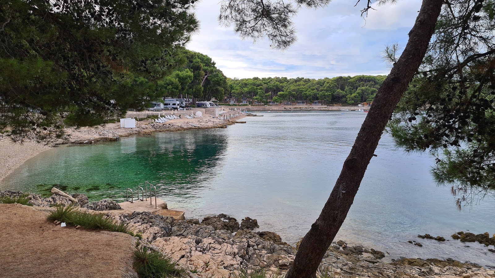 Plaza Camping Cikat'in fotoğrafı - Çocuklu aile gezginleri için önerilir