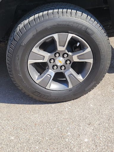 Tire Shop «Discount Tire», reviews and photos, 5505 South La Grange Road, Countryside, IL 60525, USA