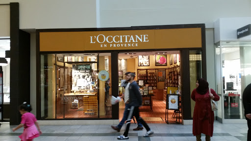 Shopping Mall «Oxmoor Center», reviews and photos, 7900 Shelbyville Rd, Louisville, KY 40222, USA