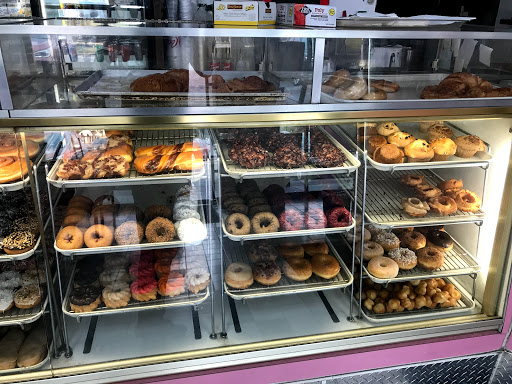 Donut Shop «Donut Club», reviews and photos, 861 W Arrow Hwy, San Dimas, CA 91773, USA