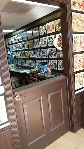 Tattoo Shop «Forever Tattoo Parlour», reviews and photos, 1505 SE 47th Terrace, Cape Coral, FL 33904, USA