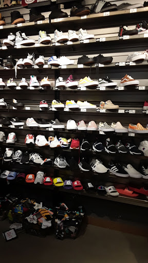 Shopping Mall «Sugarloaf Mills», reviews and photos, 5900 Sugarloaf Pkwy, Lawrenceville, GA 30043, USA