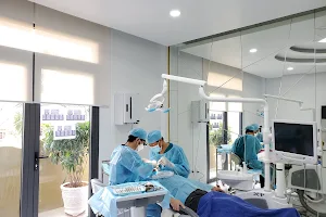 Nha Khoa Fami Dental - Chuyên Nhổ Răng Khôn , Cấy Ghép Implant , Niềng Răng , Trám Răng Thẫm Mỹ Tại Tân Bình . image