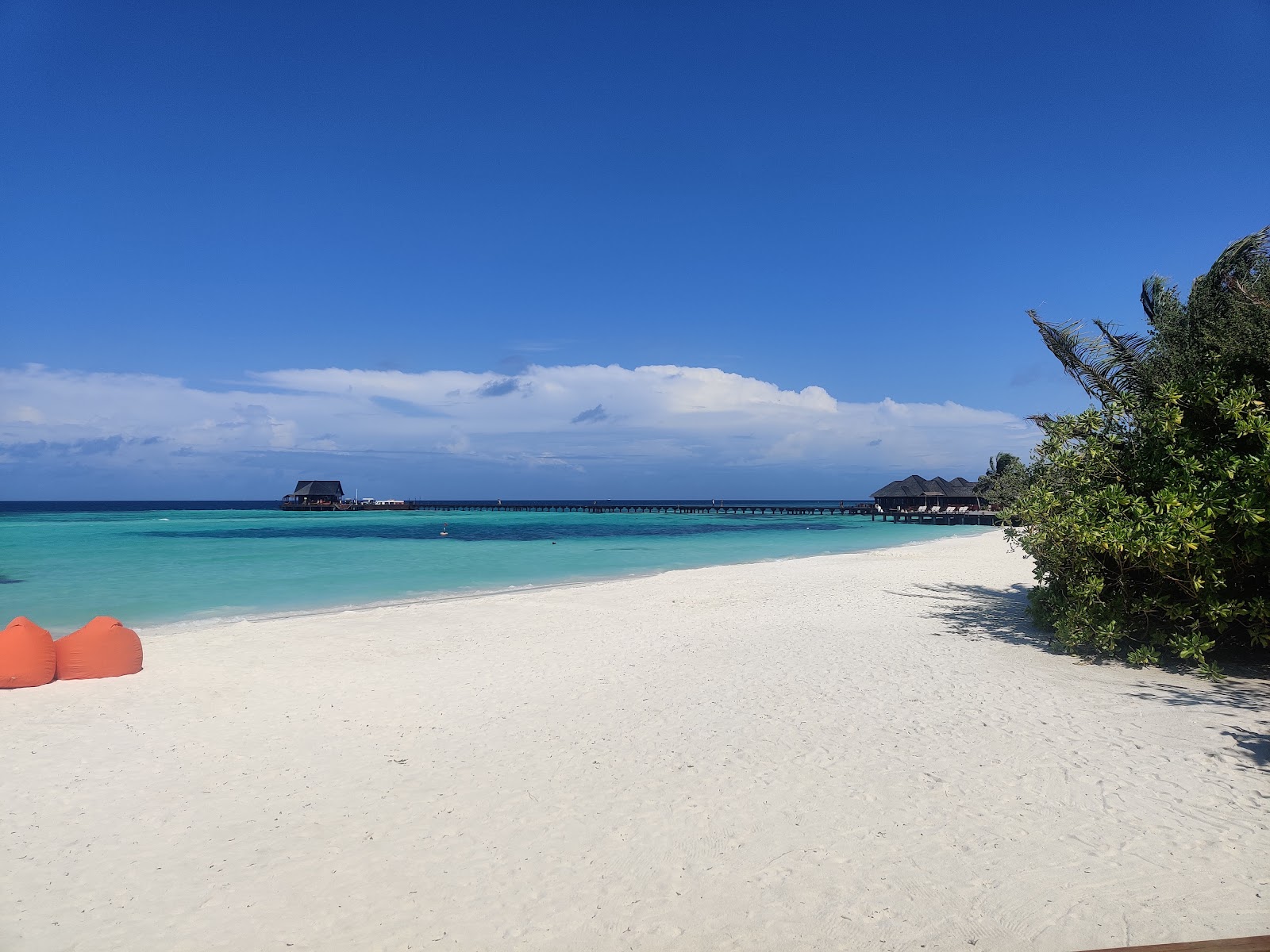 Sun Siyam Olhuveli Plajı'in fotoğrafı ve yerleşim