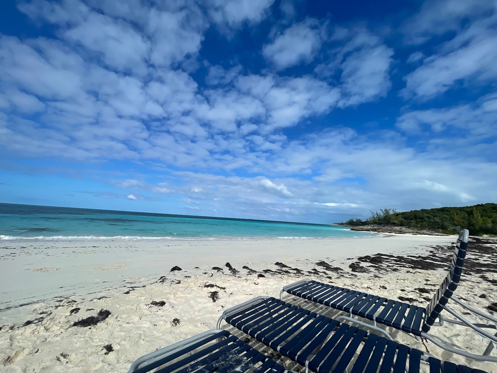 Foto di Rose Island beach III con una superficie del sabbia beige fine