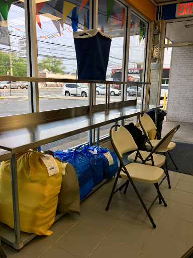 Laundromat «SUPERCLEAN Laundromat DryCleaner Superstore 24hrs», reviews and photos, 2435 Hylan Blvd, Staten Island, NY 10306, USA