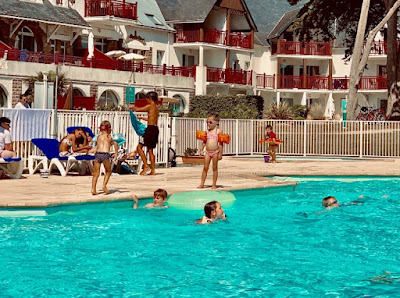 Location appartement de vacances vue mer pour 3 à 4 personnes, avec 1 chambre, terrasse, en résidence avec piscine chauffée, Hammam/Jacuzzi, situé en pays de Guérande, proche de la Baule à Pouliguen, Loire-Atlantique, Pays de la Loire à Le Pouliguen