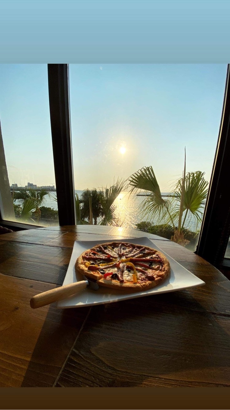 PLUS pizza&sunset
