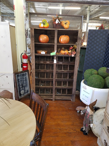 Antique Furniture Store «Jarfly Antique Market», reviews and photos, 47 Railroad Ave, Jefferson, GA 30549, USA
