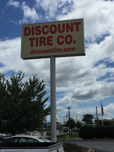 Tire Shop «Discount Tire Store - Greenville, SC», reviews and photos, 1408 Woodruff Rd, Greenville, SC 29607, USA