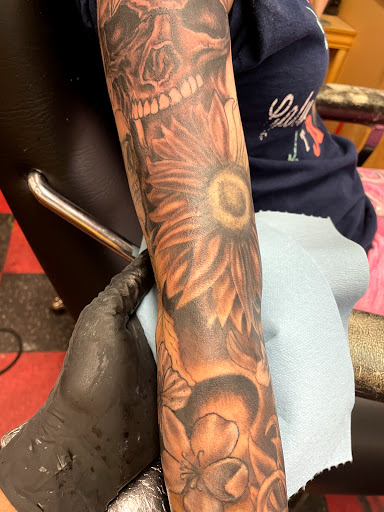 Tattoo Shop «Hall of Tattoos», reviews and photos, 328 E Main St, Norman, OK 73069, USA