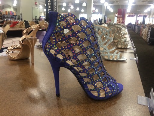 Shoe Store «Off Broadway Shoe Warehouse», reviews and photos, 4600 Shelbyville Rd #201, Louisville, KY 40207, USA