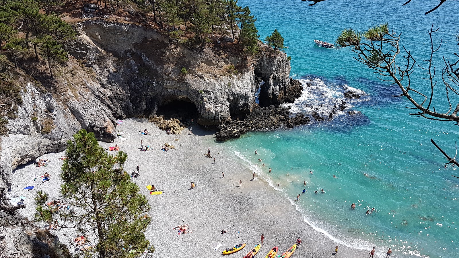 Plage de l'ile Vierge'in fotoğrafı geniş ile birlikte