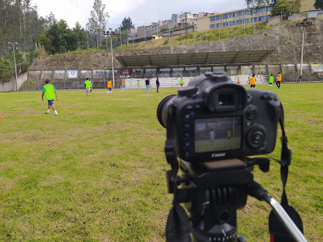 Opiniones de Cancha de fútbol Luluncoto Bajo en Quito - Campo de fútbol