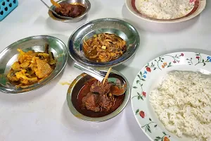 ပိတောက်ရွှေဝါ စားသောက်ဆိုင် image