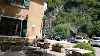 Atmosphère du Restaurant Le Bistrot de la Cascade à Groslée-Saint-Benoit - n°9