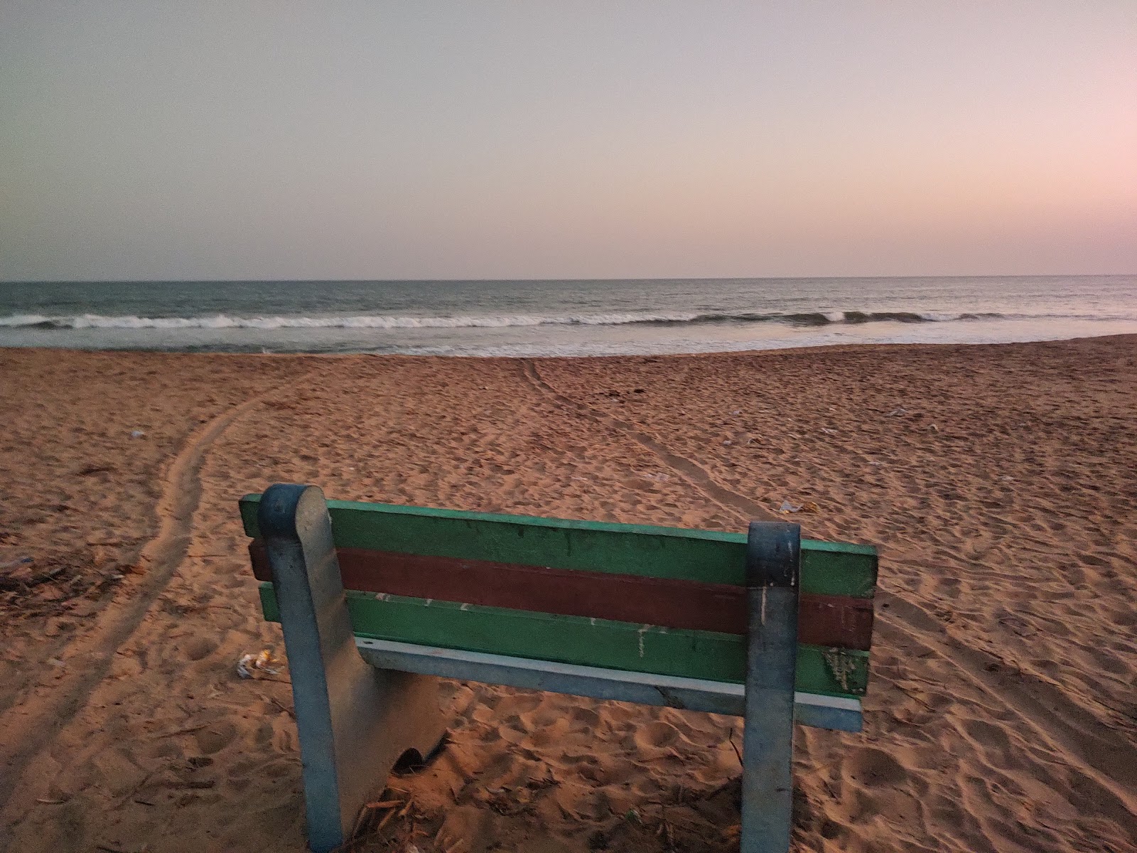 Allivalasa Beach的照片 带有碧绿色纯水表面