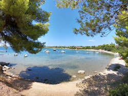 Photo de Petrothalassa beach III avec baie spacieuse