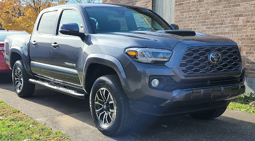 Toyota Dealer «Toyota of Louisville on Dixie Highway», reviews and photos, 6514 Dixie Hwy, Louisville, KY 40258, USA