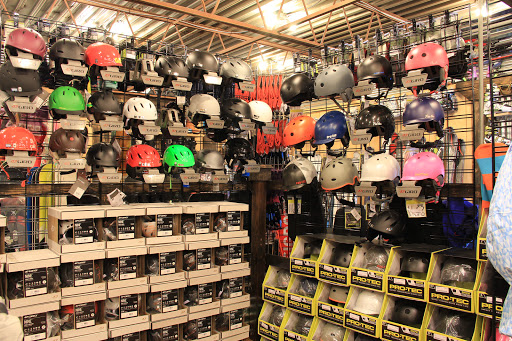 Snowboard Shop «Peak Ski & Snowboard Center», reviews and photos, 640 Center Rd, Pittsburgh, PA 15239, USA