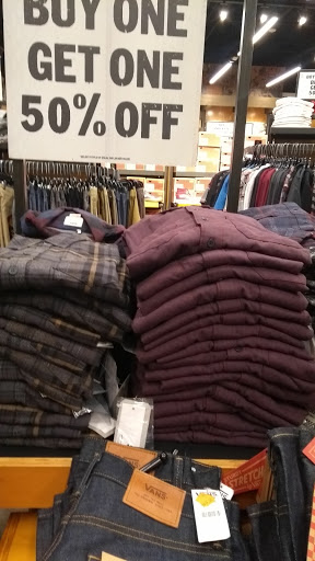 Shopping Mall «Orlando Vineland Premium Outlets», reviews and photos, 8200 Vineland Ave, Orlando, FL 32821, USA