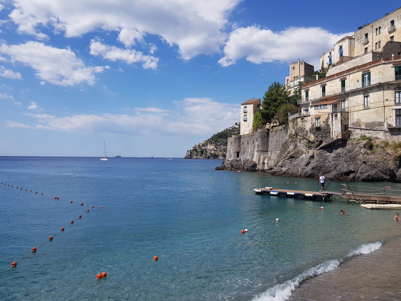 Fotografie cu Minori beach și peisajul său frumos