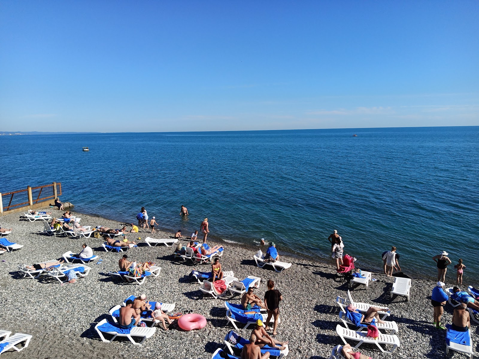 Photo de Solnechnyi beach zone des équipements