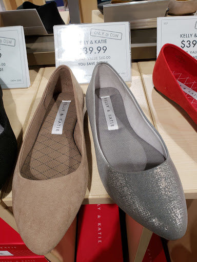 Shoe Store «DSW Designer Shoe Warehouse», reviews and photos, 2100 Park Manor Blvd, Pittsburgh, PA 15205, USA