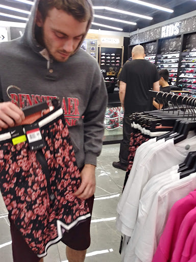 Shoe Store «Shoe Palace», reviews and photos, 2855 Stevens Creek Blvd, Santa Clara, CA 95050, USA