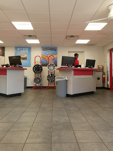 Tire Shop «Discount Tire Store», reviews and photos, 9131 Long Point Rd, Houston, TX 77055, USA