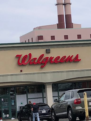 Grocery Store «Stop & Shop», reviews and photos, 713 E Broadway, South Boston, MA 02127, USA