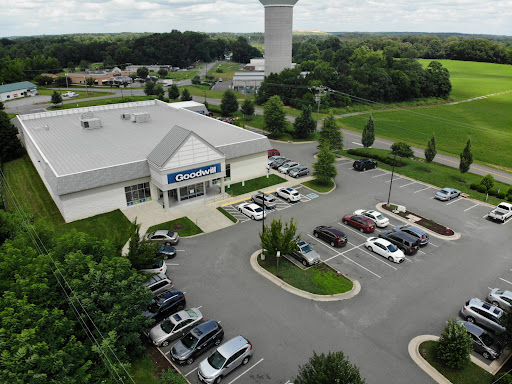 Thrift Store «Goodwill Centerville Retail Store», reviews and photos, 1650 St Matthews Ln, Manakin-Sabot, VA 23103, USA