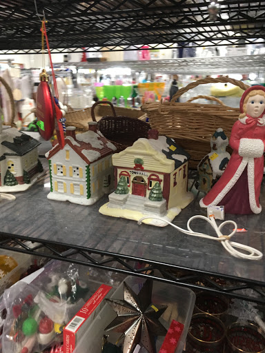 Thrift Store «Salvation Army Thrift Store», reviews and photos, 505 27th Ave SW, Vero Beach, FL 32968, USA