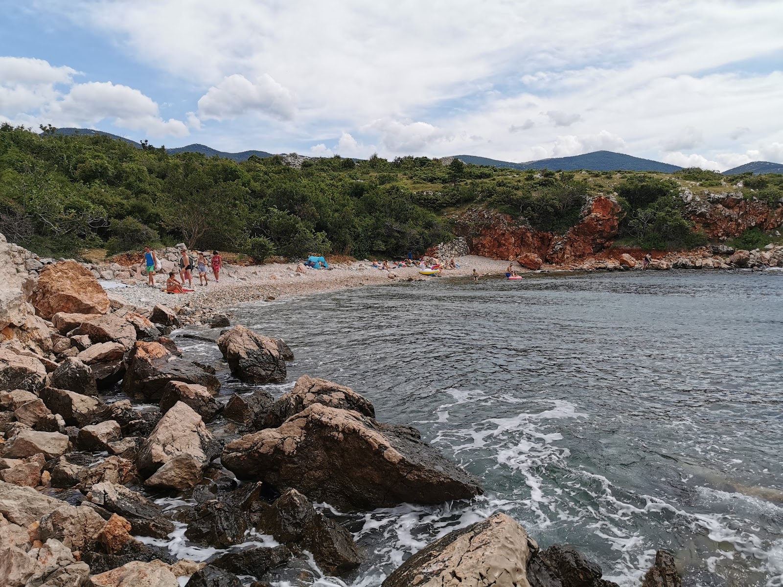 Foto van Dugno beach met hoog niveau van netheid