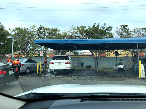 Famous Auto Detailing en Hollywood