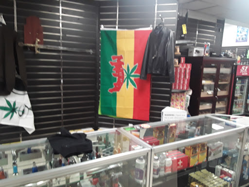 Tobacco Shop «AK SMOKE SHOP», reviews and photos, 5135 W Shaw Ave, Fresno, CA 93722, USA