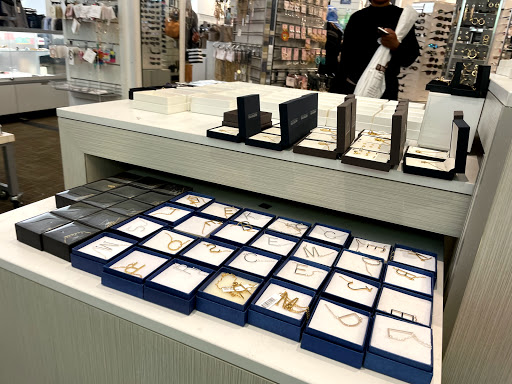 Department Store «Nordstrom Rack Chestnut Street», reviews and photos, 1700 Chestnut St, Philadelphia, PA 19103, USA