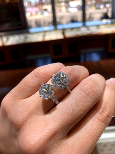 Jewelry Store «Jean Pierre Jewelers», reviews and photos, 21400 Ventura Blvd, Woodland Hills, CA 91364, USA