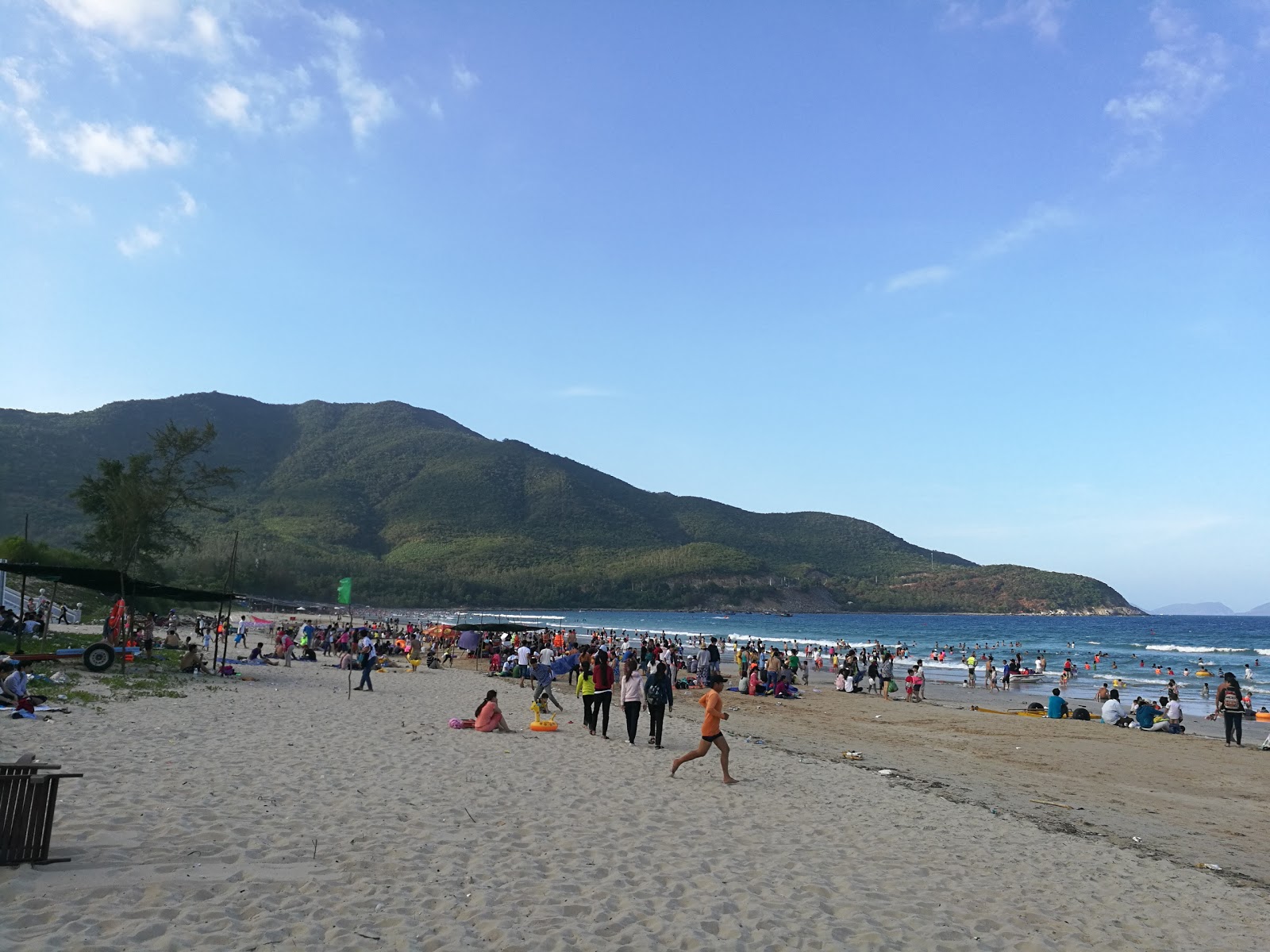 Fotografie cu Khu Du Lich Beach - locul popular printre cunoscătorii de relaxare