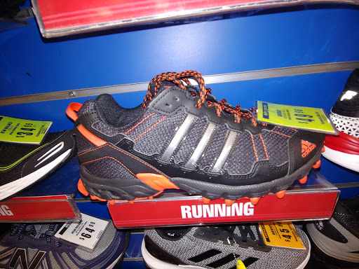 Sporting Goods Store «Big 5 Sporting Goods - La Puente», reviews and photos, 1809 N Hacienda Blvd, La Puente, CA 91744, USA