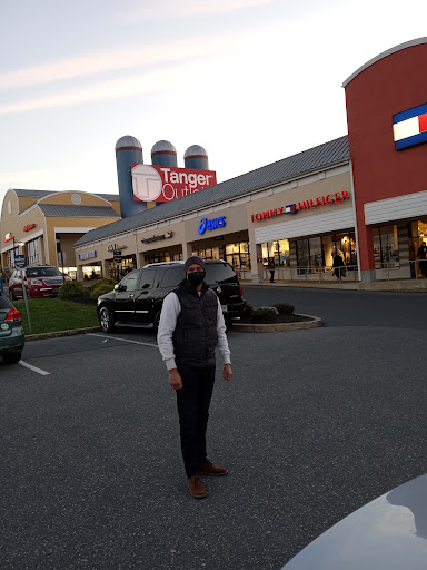 Clothing Store «Nike Factory Store», reviews and photos, 603 Stanley K Tanger Dr, Lancaster, PA 17602, USA