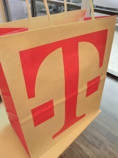 Cell Phone Store «T-Mobile», reviews and photos, 12209 Lake June Rd, Balch Springs, TX 75180, USA