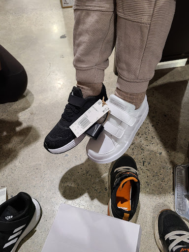 Shoe Store «DSW Designer Shoe Warehouse», reviews and photos, 60 NJ-17, Paramus, NJ 07652, USA