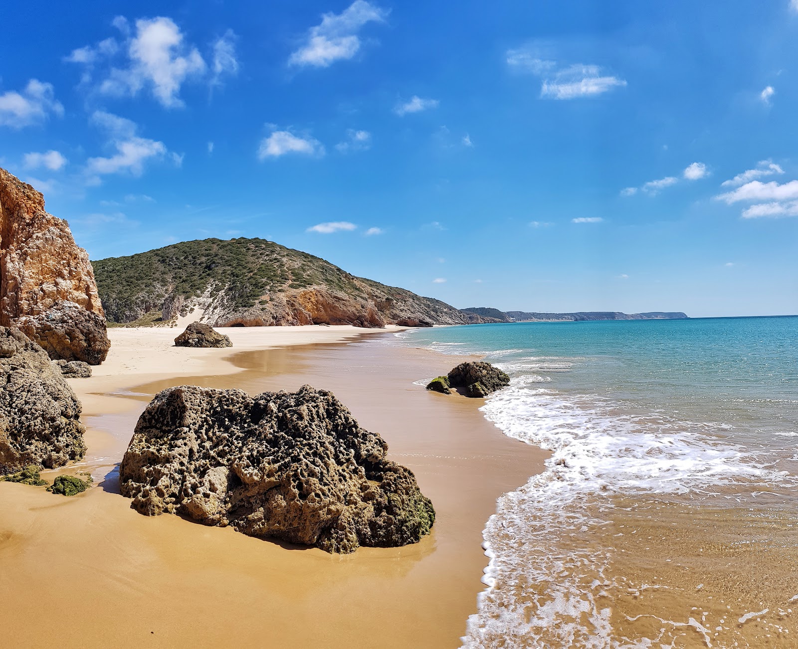 Photo de Praia das Furnas situé dans une zone naturelle