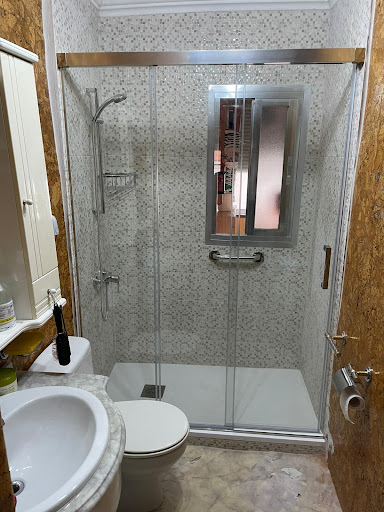 Imagen de Duchate cambiar bañera por ducha