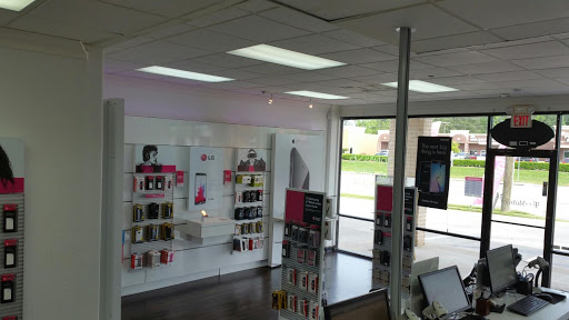 Cell Phone Store «T-Mobile», reviews and photos, 6311 Old FM 1488 Rd, Magnolia, TX 77354, USA