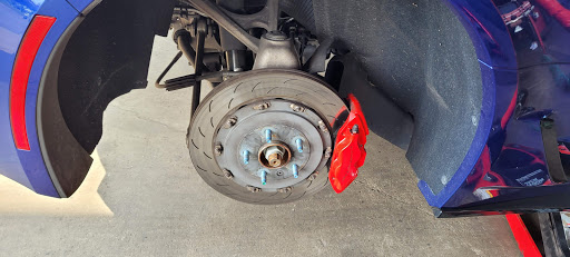 Tire Shop «Discount Tire Store - Naperville, IL», reviews and photos, 535 Fort Hill Dr, Naperville, IL 60540, USA