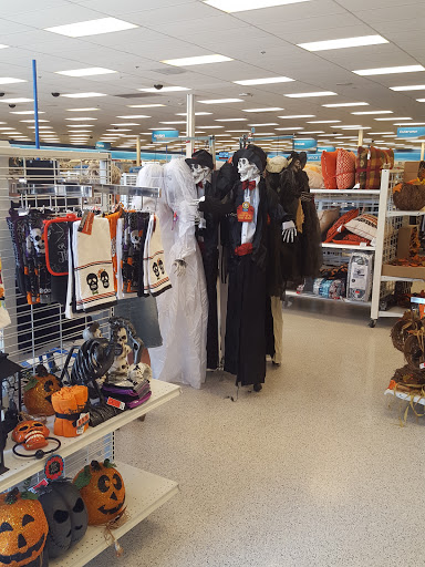 Clothing Store «Ross Dress for Less», reviews and photos, 1700 Lake Woodlands Dr, The Woodlands, TX 77380, USA